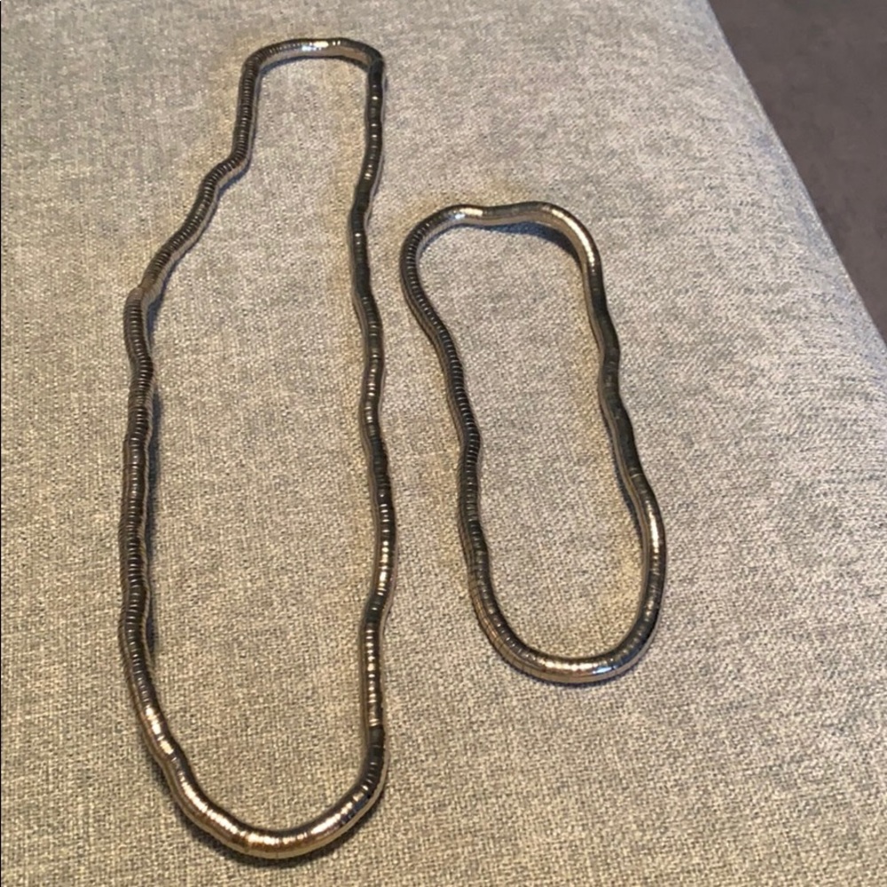 Twisting necklace and bracelet